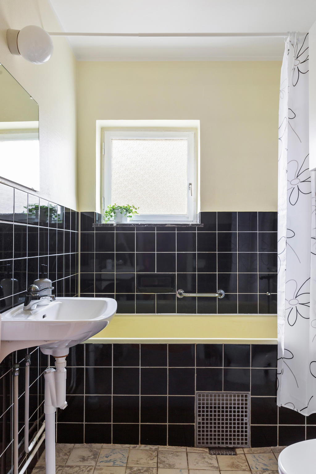 Badrum på mellanplan 