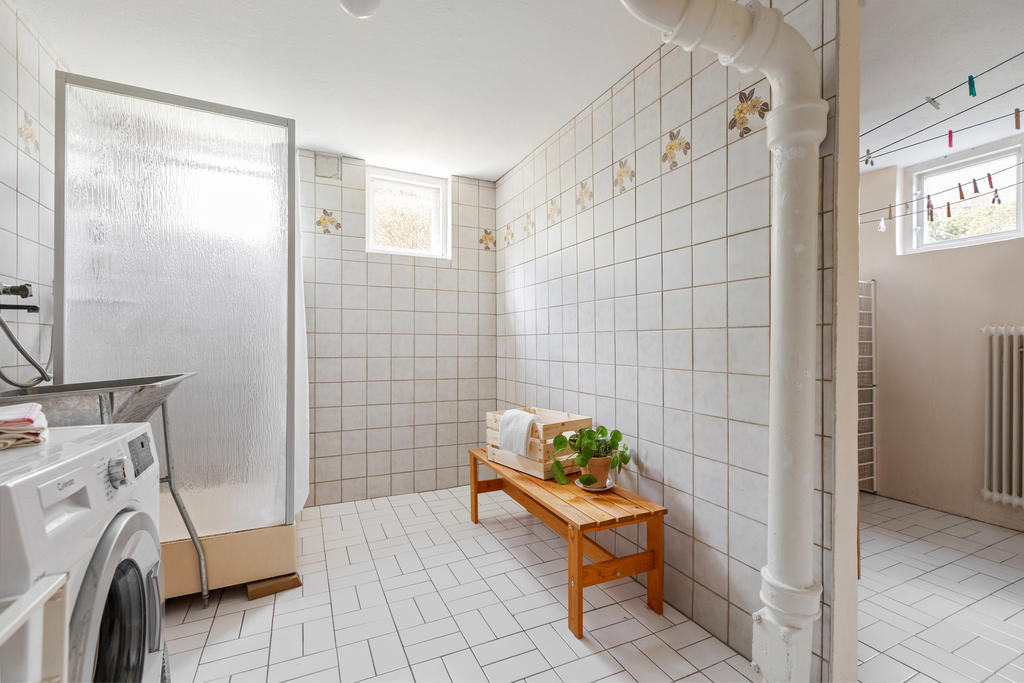 Tvättstuga och duschrum i suterräng plan 