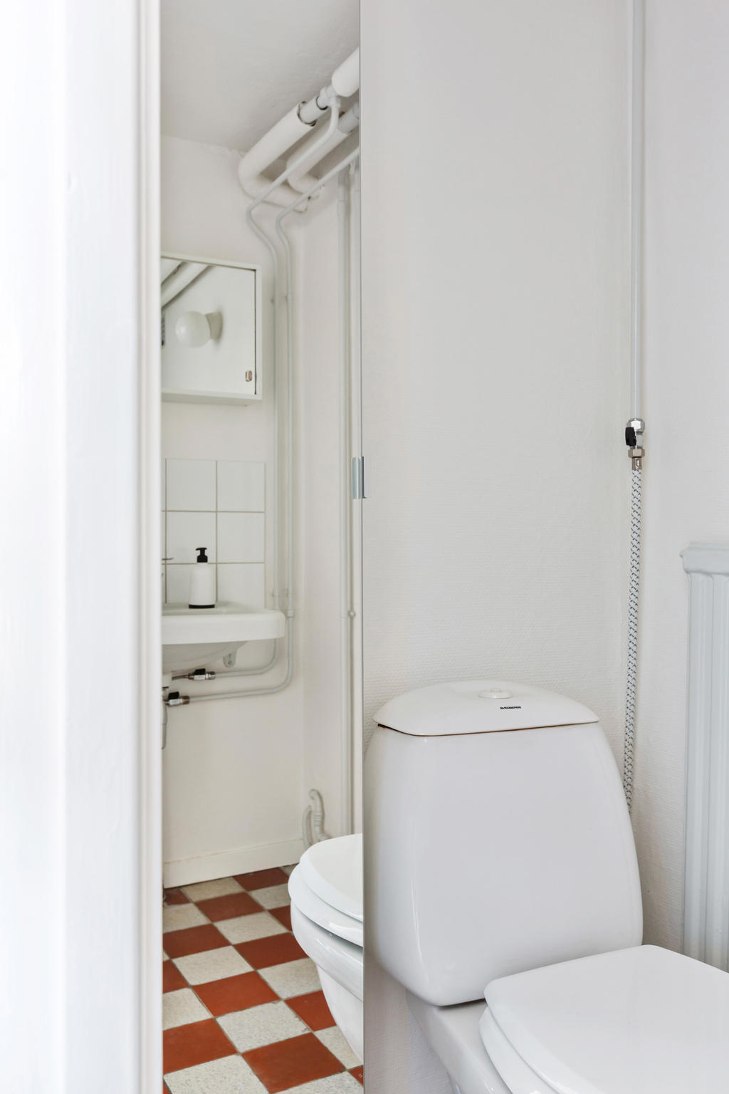 Gästtoalett i suterräng plan 