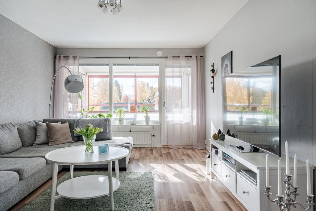 Utgång till den inglasade balkongen