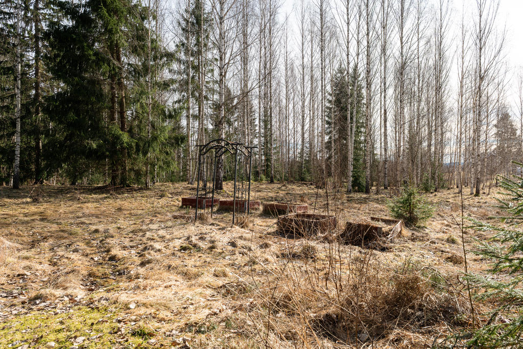 Trädgård med plats för odling