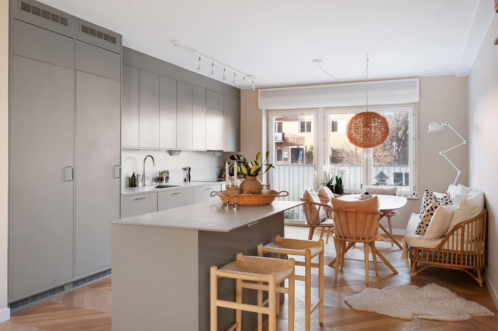 Påkostat kök från VEDUM och maskinpark genomgående ifrån MIELE. Social och praktisk köksö i kökets mitt