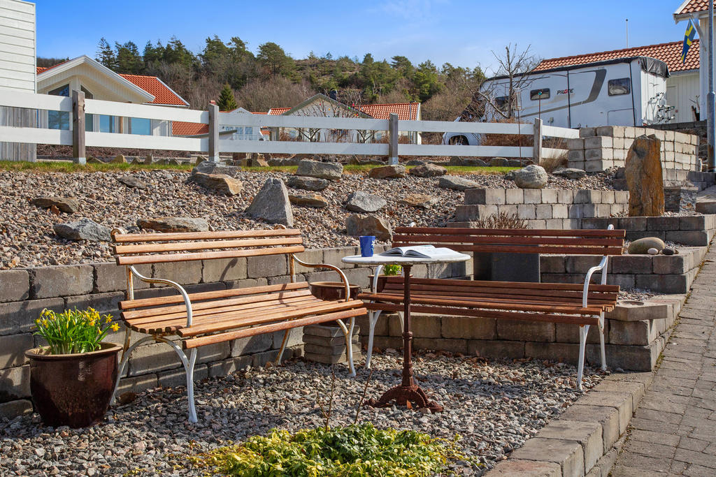 Även vid entrén möts du givetvis av sittplatser – perfekta platsen för morgonkaffet!