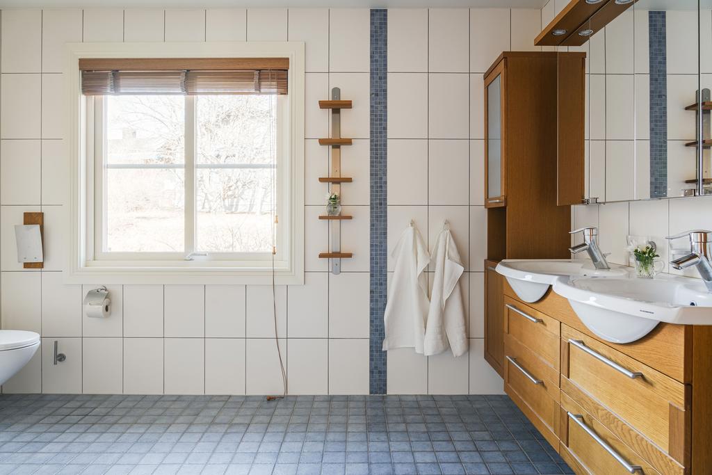 Toalett med dusch på entréplan