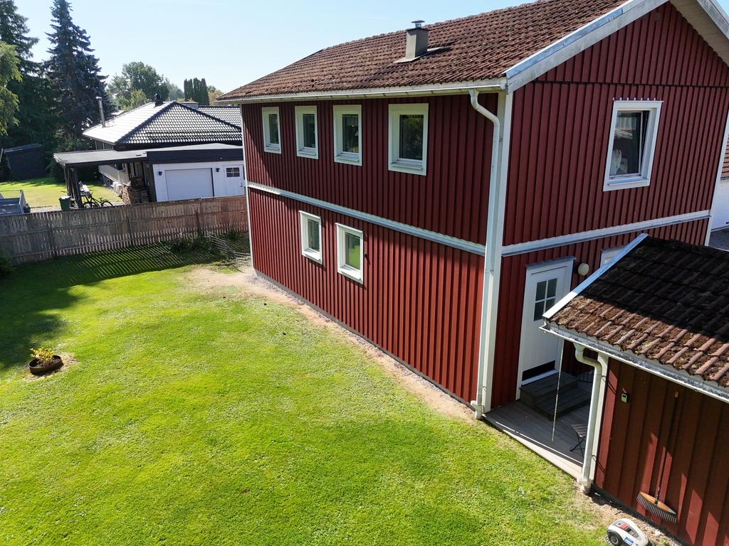 Stor baksida. 