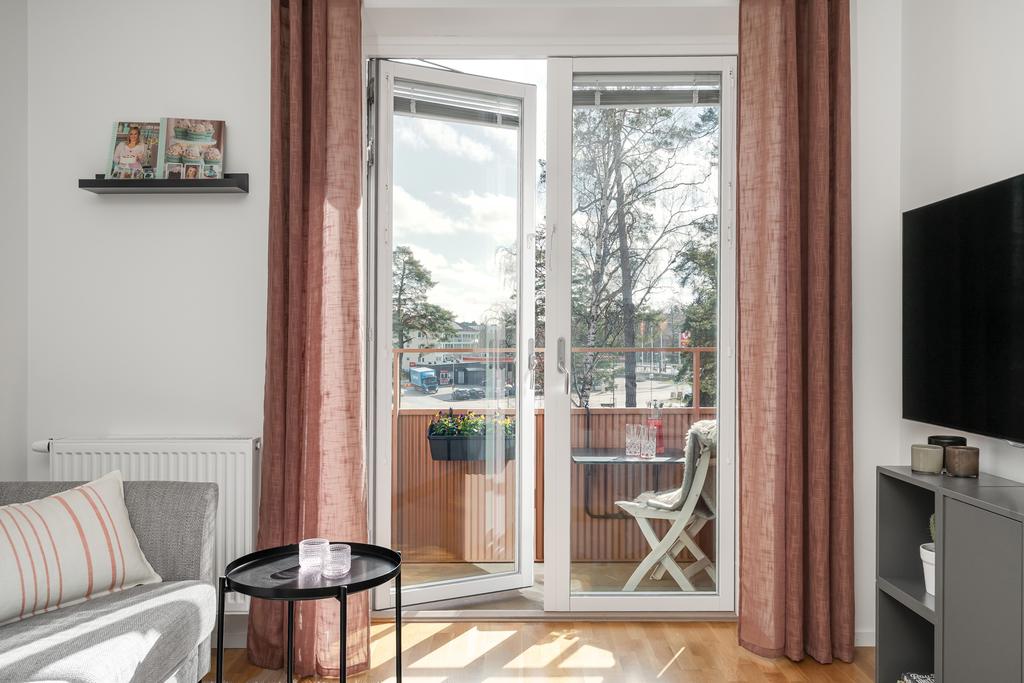 Dubbeldörrar ut till balkong