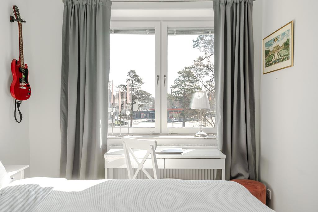 Plats för skrivbord vid fönstret