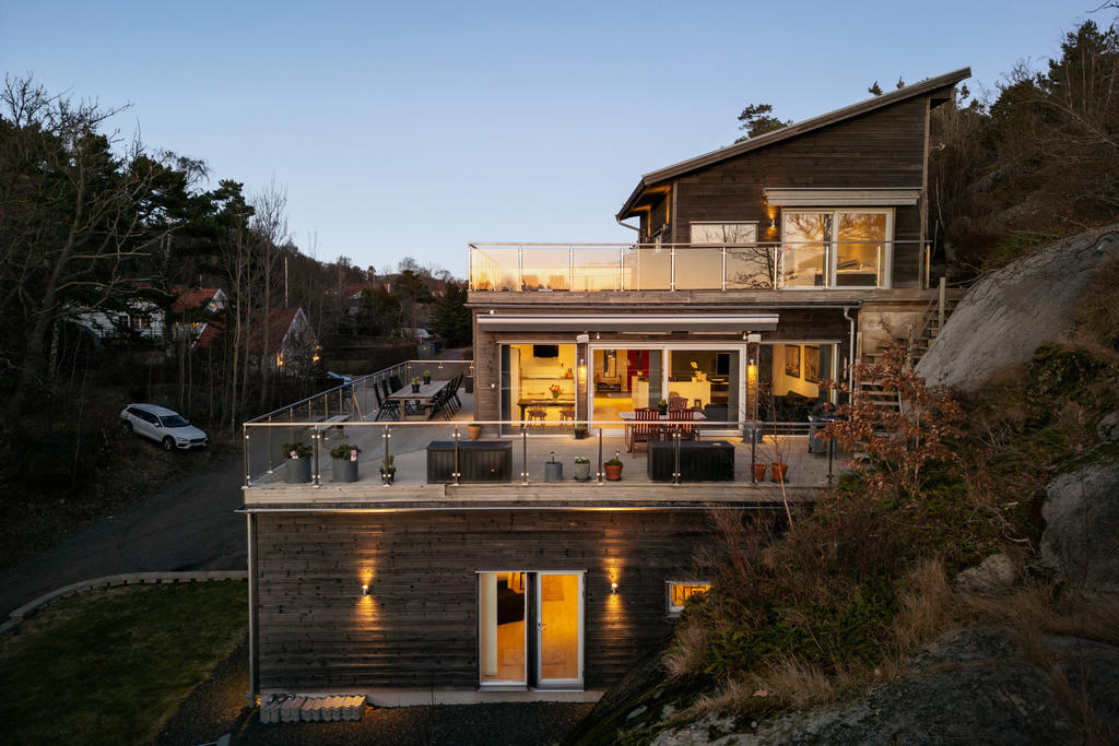 Här bor du med stora sociala ytor, både ute och inne