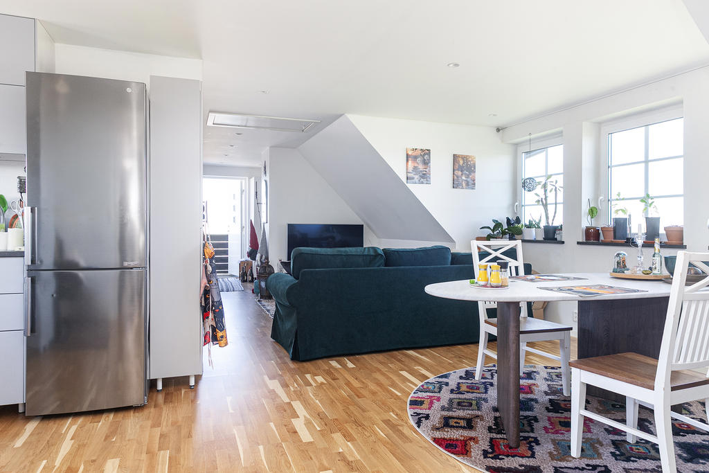 Allrum med plats för både matmöblemang och soffa