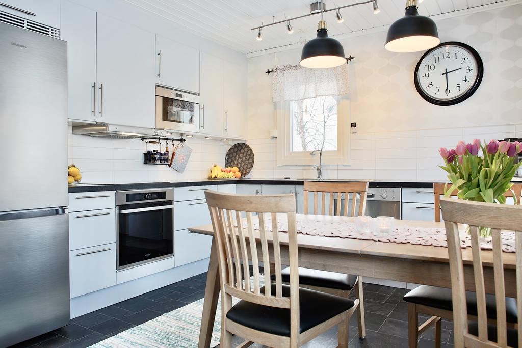 Rostfria vitvaror med bl.a. ny kyl/frys 2025