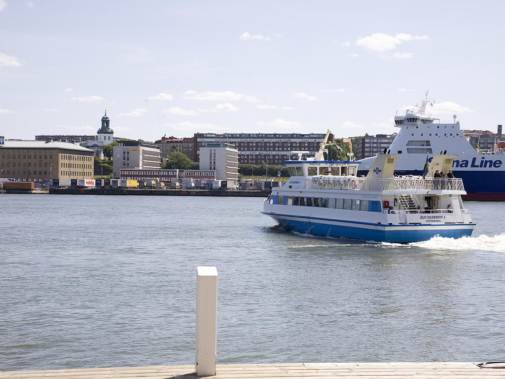 Älvsnabben tar dig snabbt och smidigt över älven in till city. 