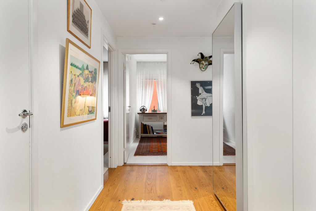 Hall med bra förvaring. 