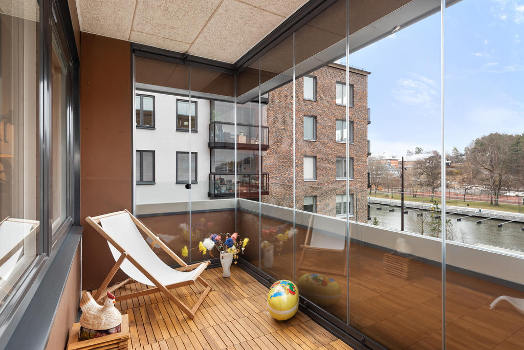 Inglasad balkong med underbar utsikt. 