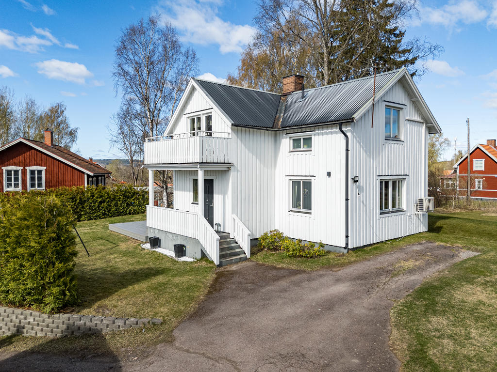 Uppfart med plats för flera bilar