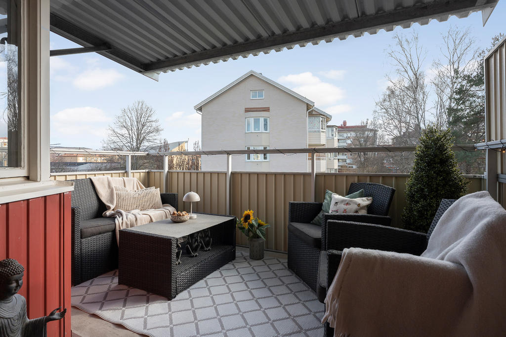 Stor balkong med soligt läge