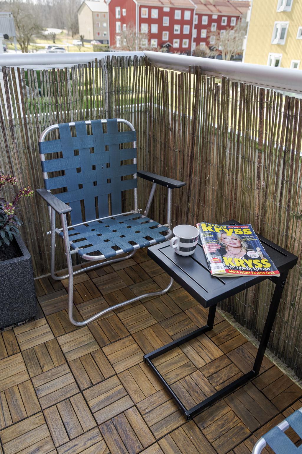 Balkong med plats för mindre caféset