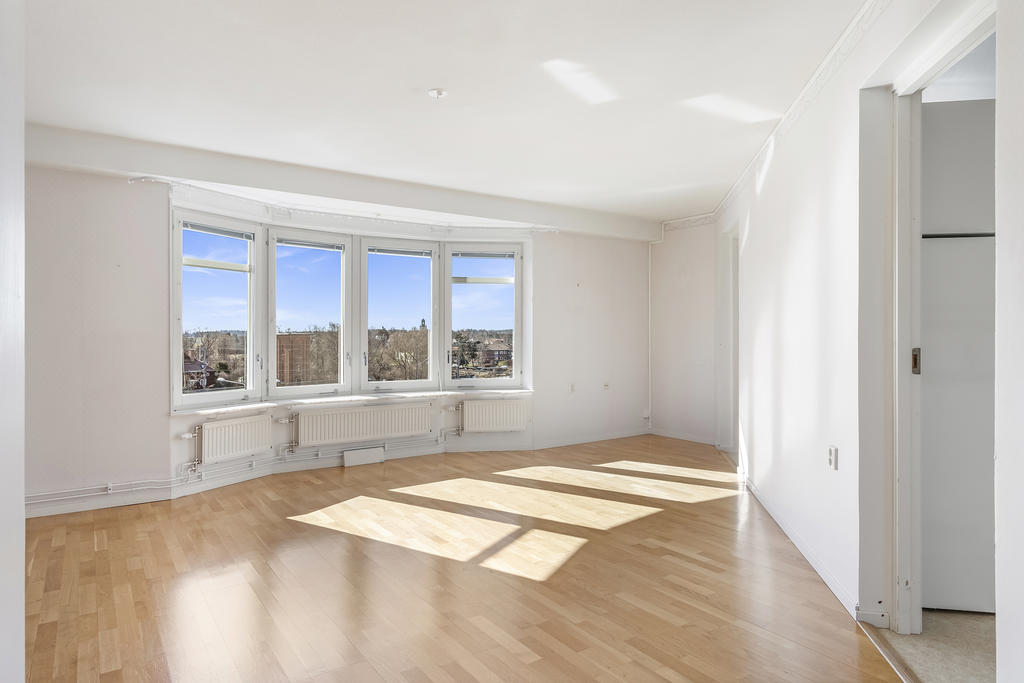 Vardagsrum med härligt ljusinsläpp