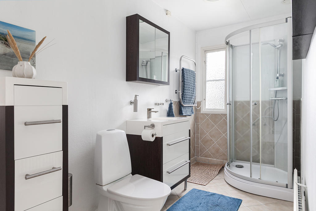 Rymligt badrum på entréplan