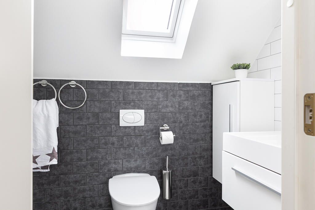 Dusch och wc på övre plan