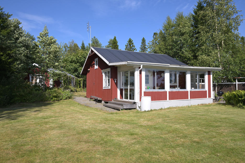 Storstugan med inglasad altan vid entren