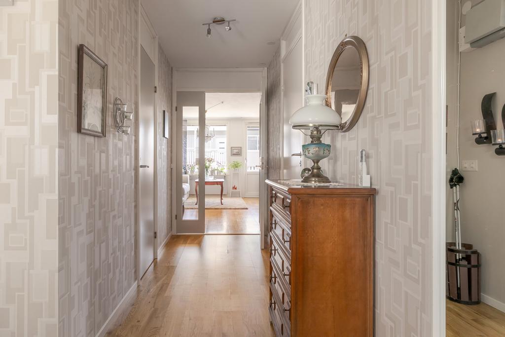 Ingång till vardagsrum från hall