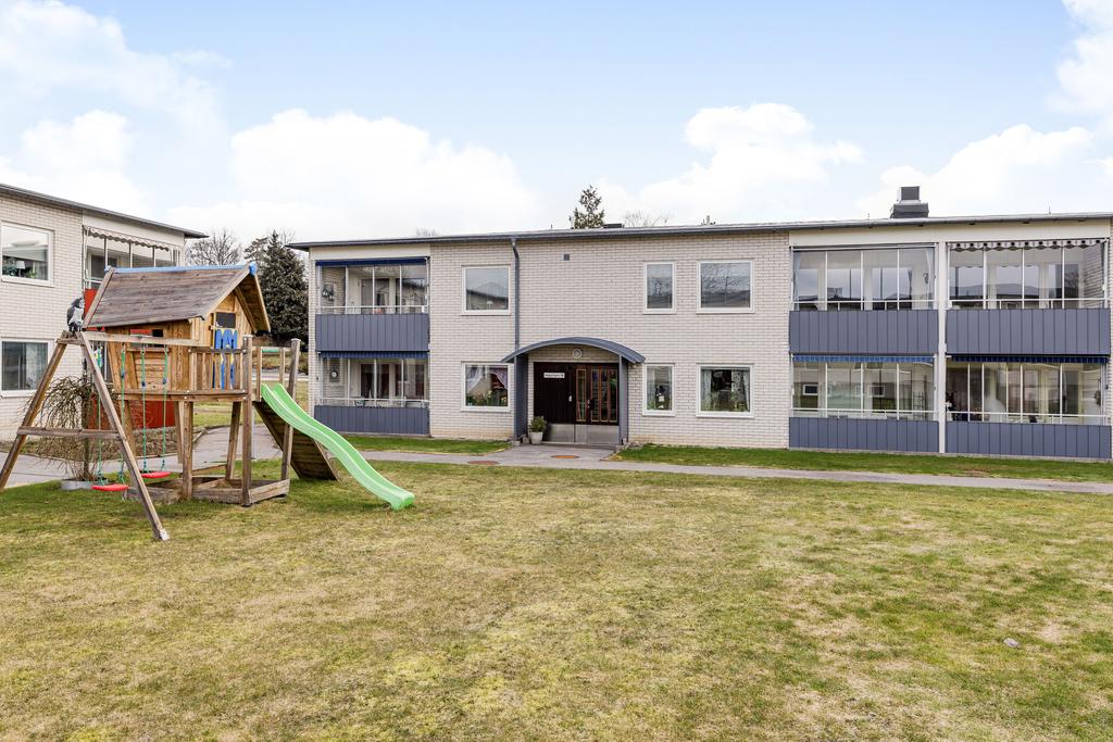Lekplats utanför entrén