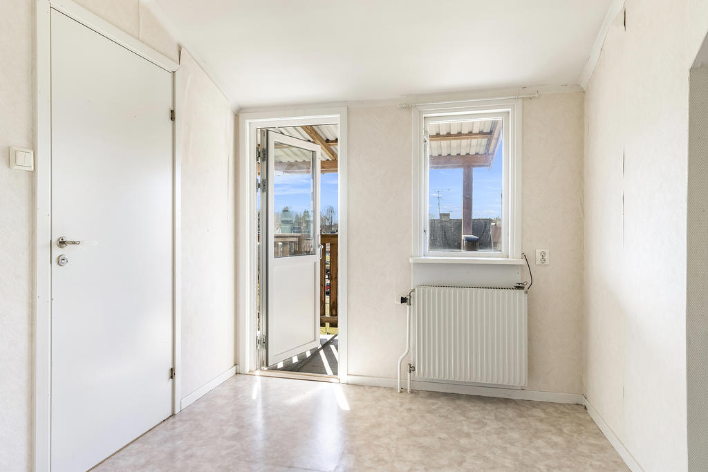 Övre allrum med utgång till balkong