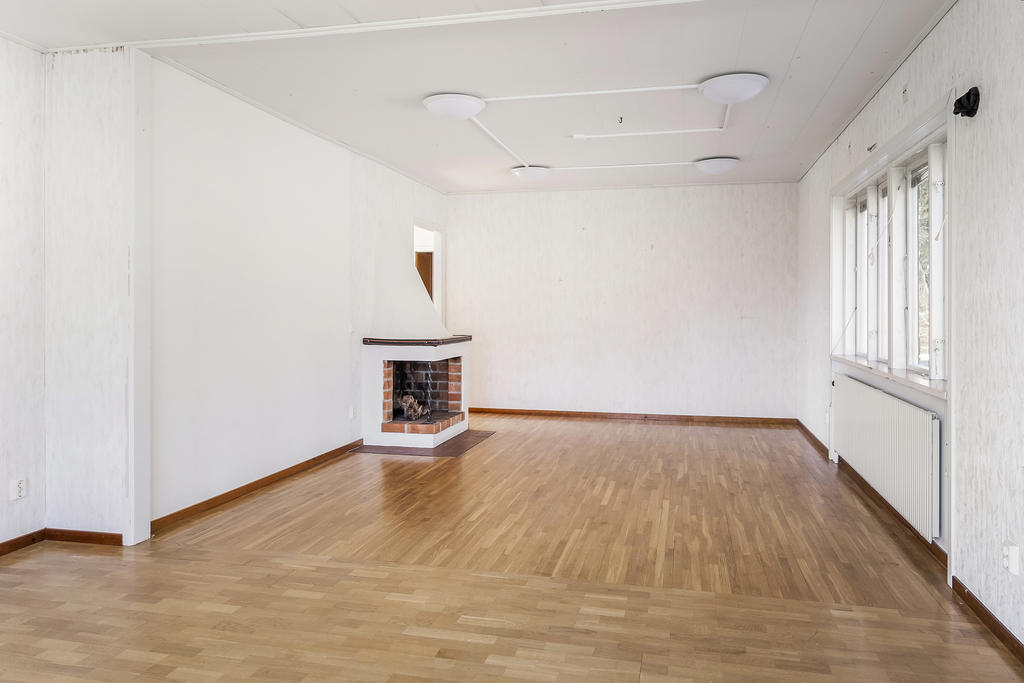 Öppen spis i vardagsrum