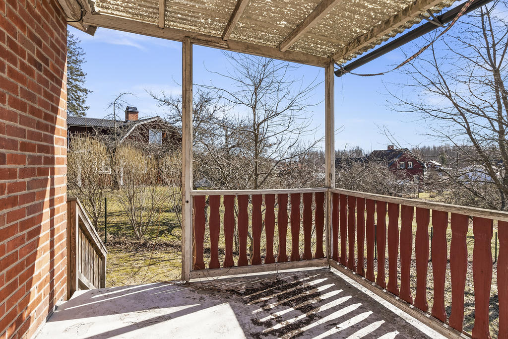 Uteplats som nås från vardagsrum