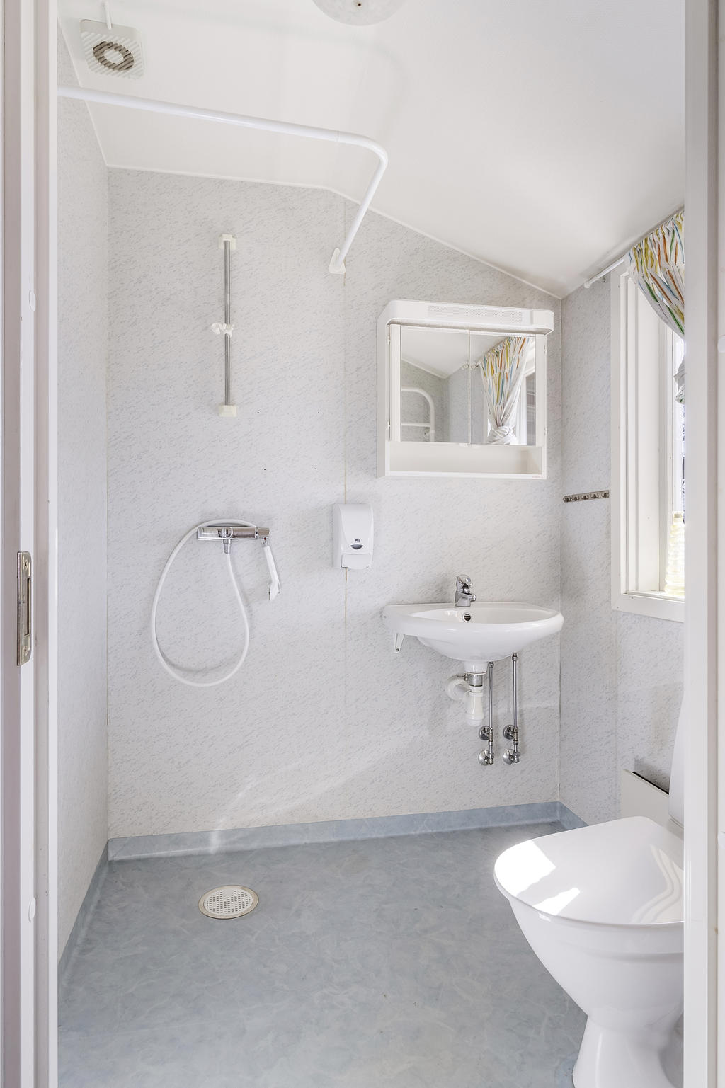 Badrum med dusch på övre plan