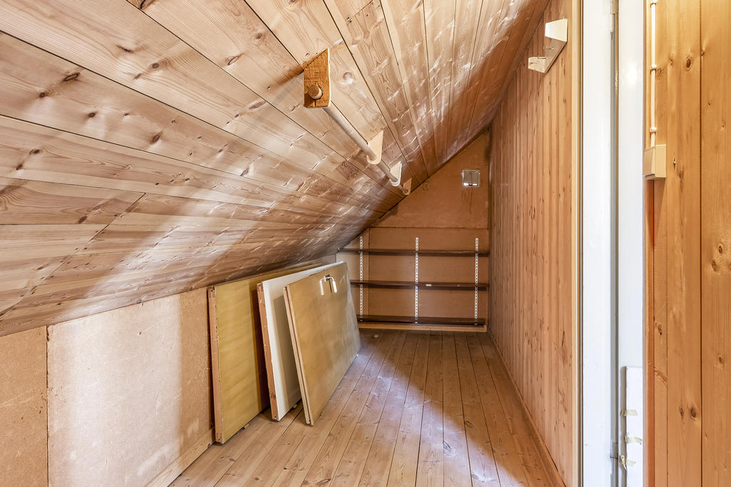 Kattvind intill sovrum 1