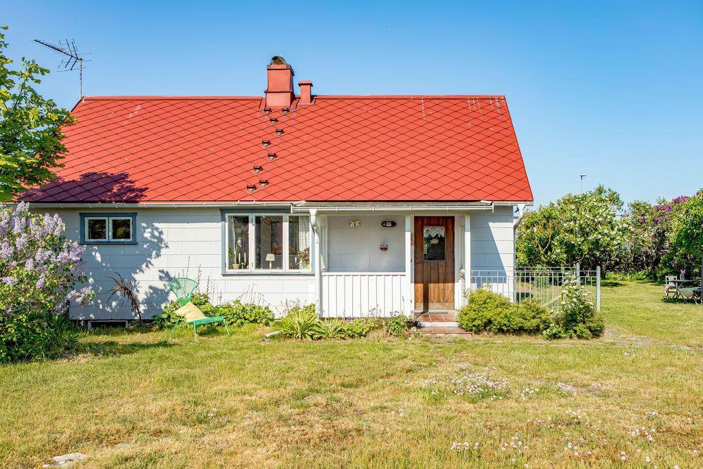 Entré - fasad mot öster