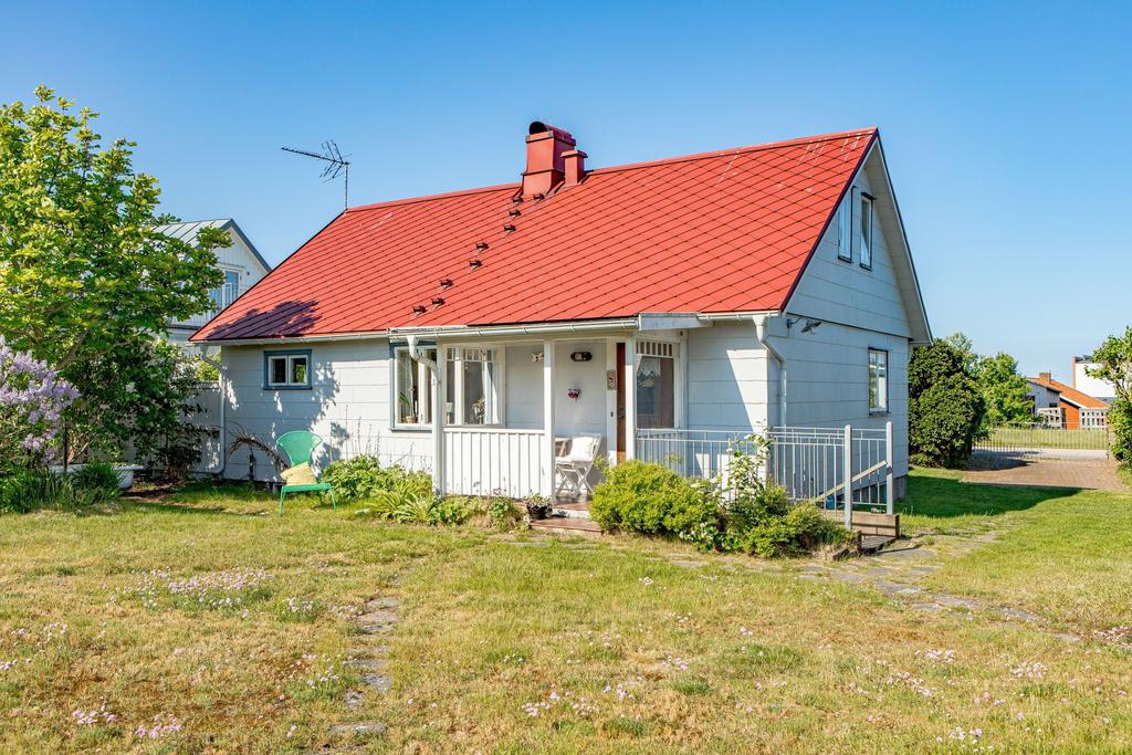 Huset fick ett helt nytt tak i aluminium 2015, arbetet utfördes genom VIMO bygg. 