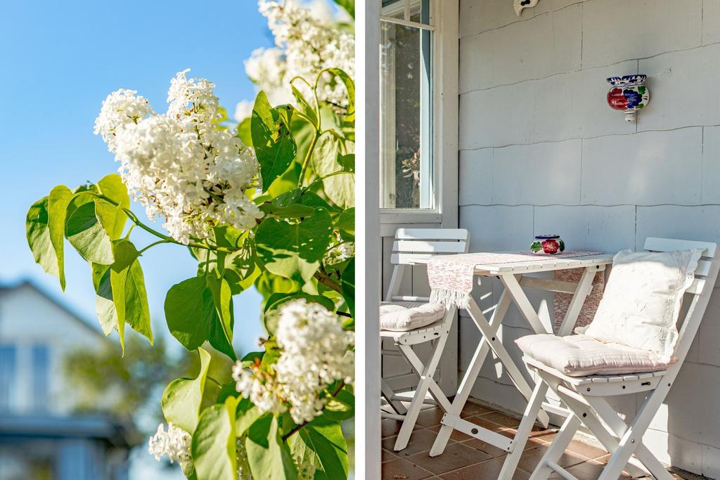 Vita syrener - verandan - en plats för avkoppling! 