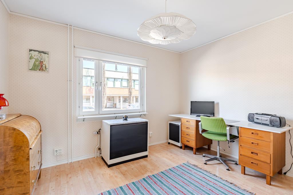 Sovrum 2 har även det plats för en stor säng