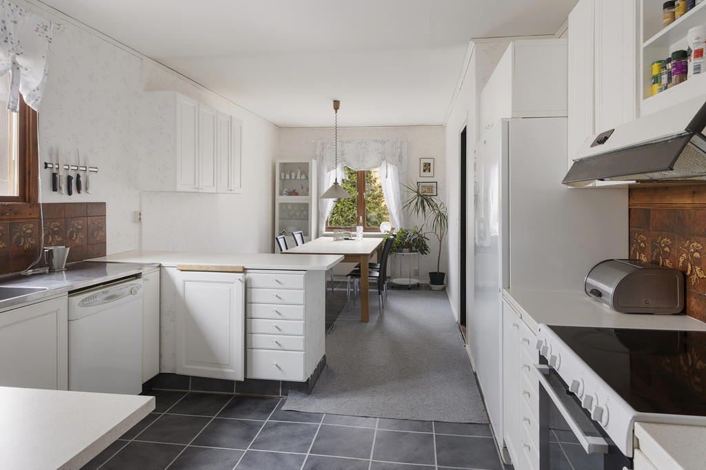 Kök öppet mot matplats