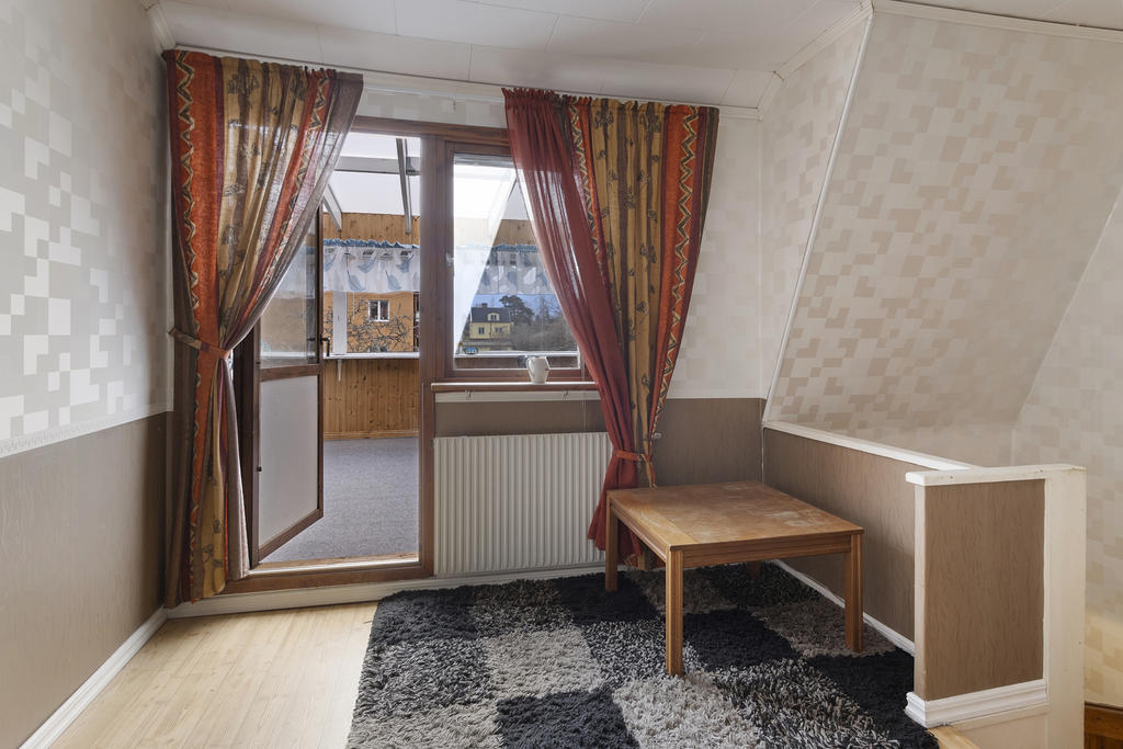 Övre hall med utgång till uterum