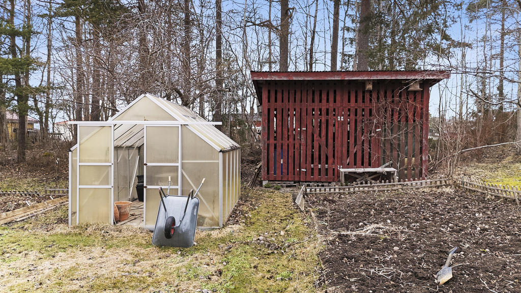 Växthus och förrådsbod