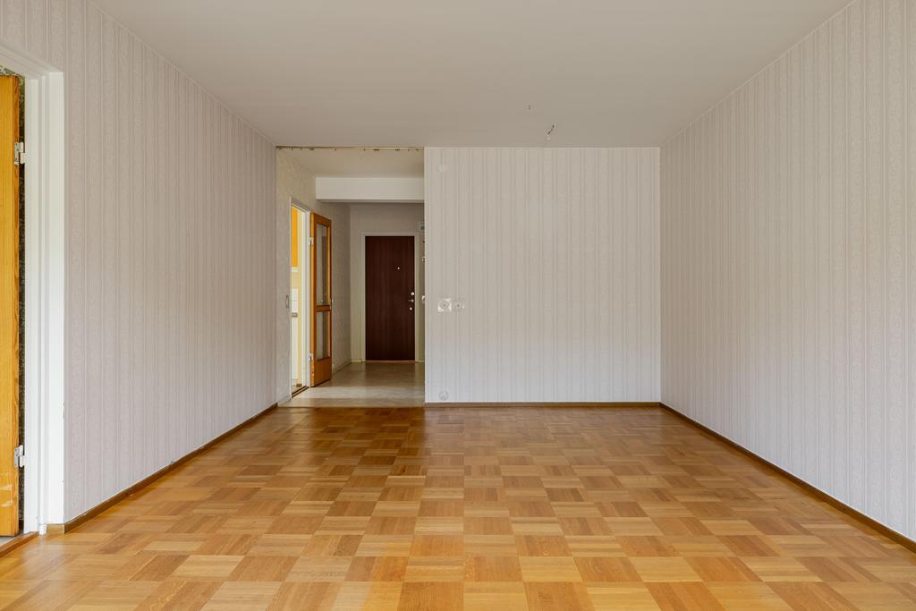 Vardagsrum med plats både till matmöbler och soffhörna