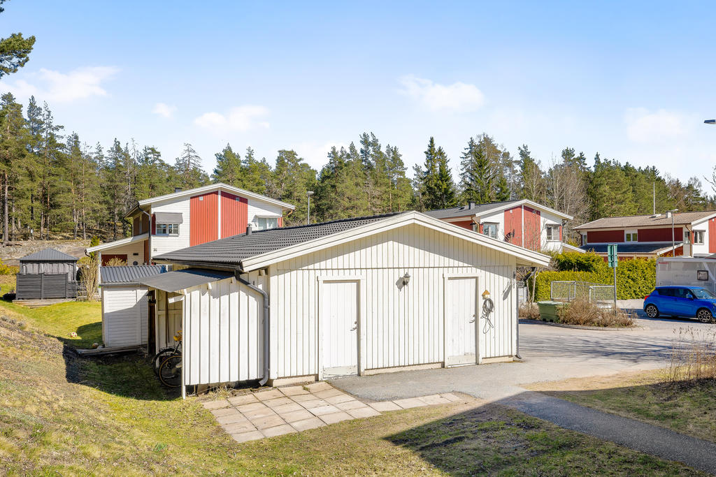 Carport och separat förråd