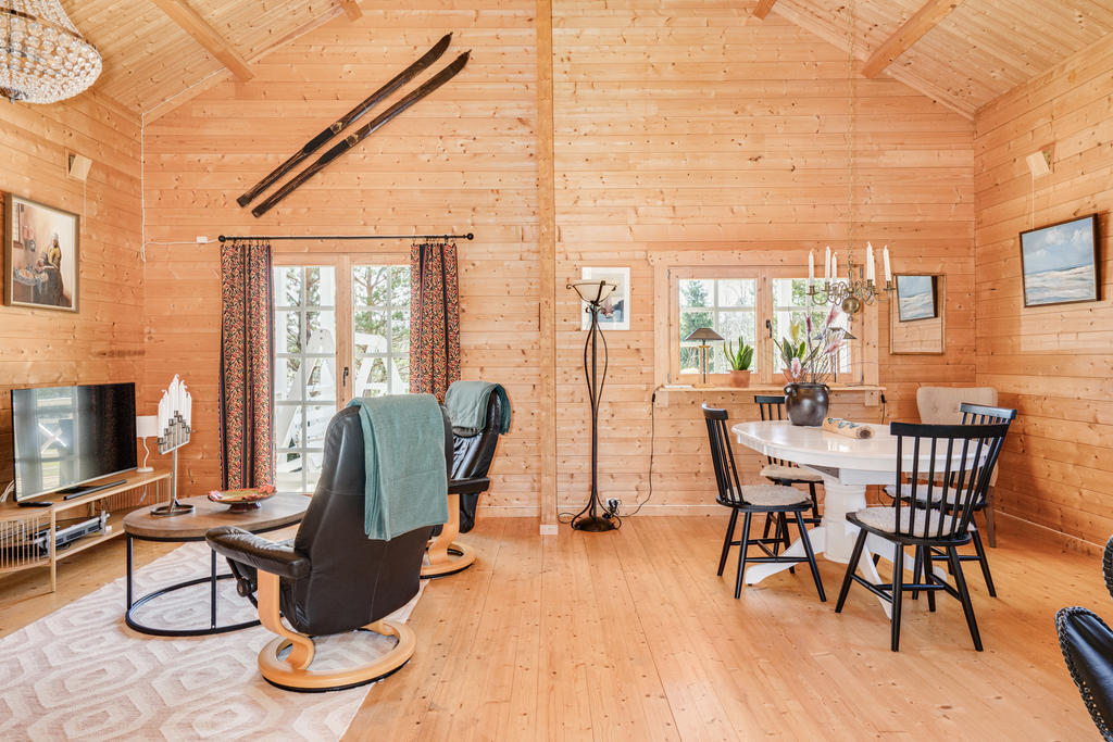 Utgång till altan från vardagsrum. 