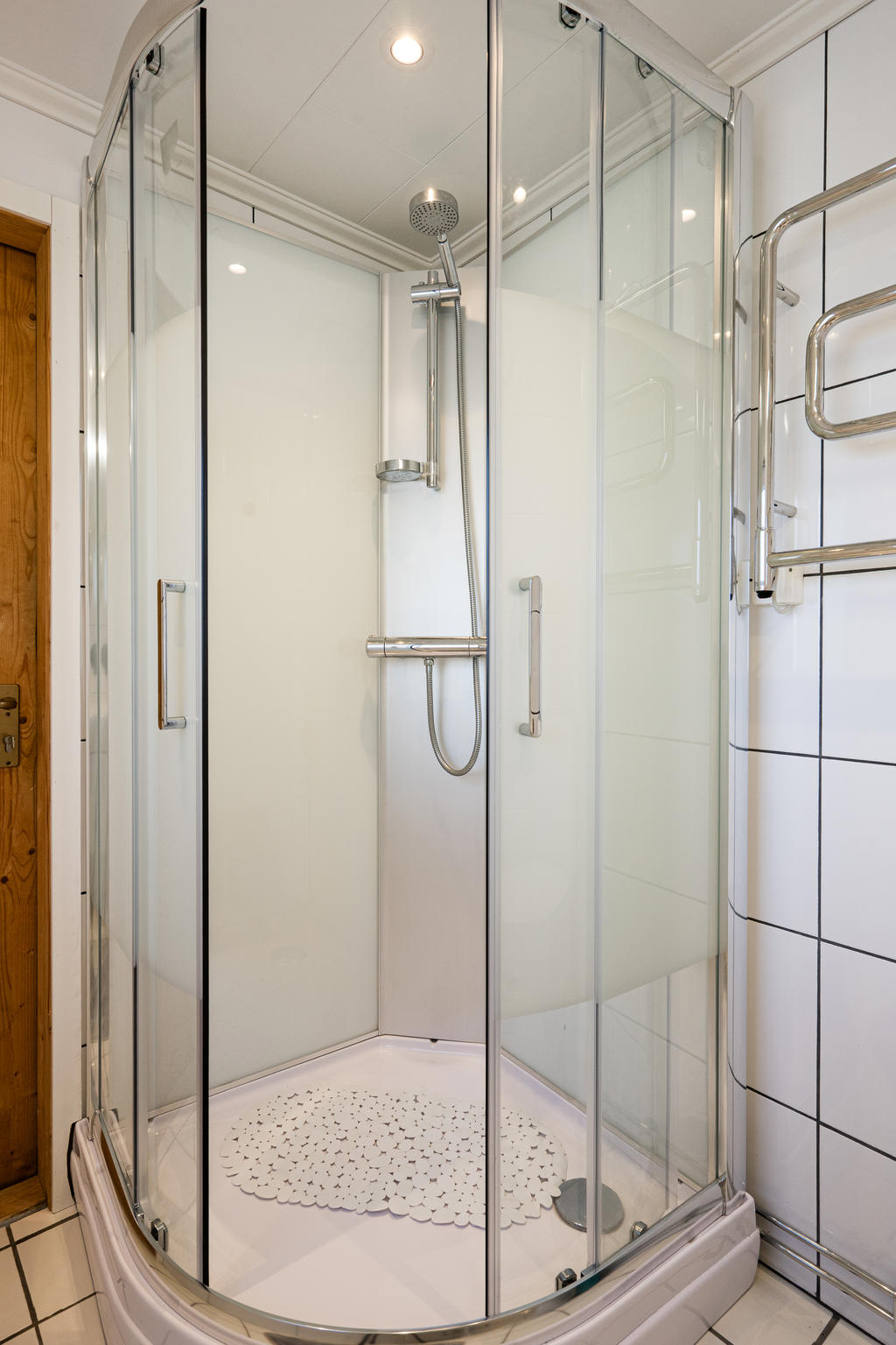 Ny duschkabin från år 2025.