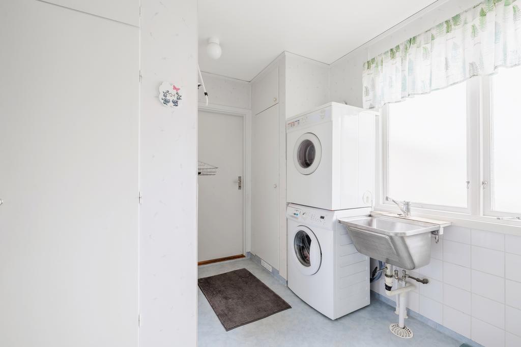 Badrum med utgång till extra utrymmen