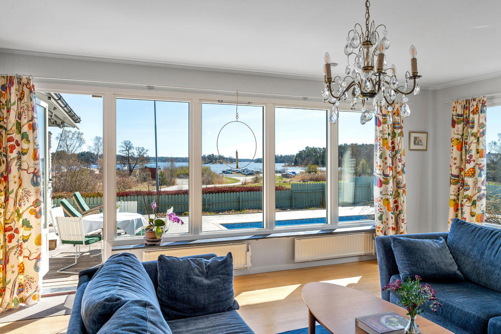 Vardagsrum på entréplan.