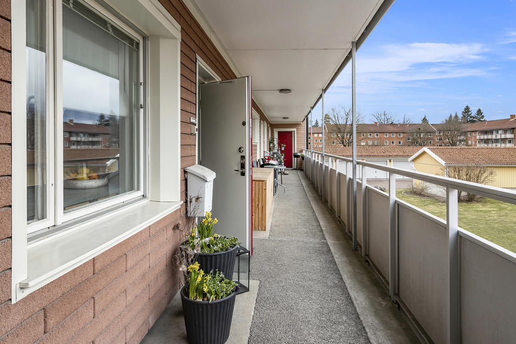 Loftgång vid entrén 