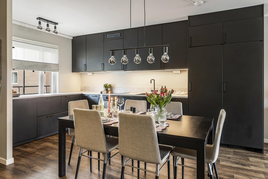 Stilfullt kök med matplats