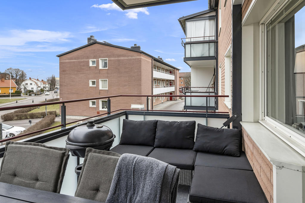 Rymlig balkong i sydost