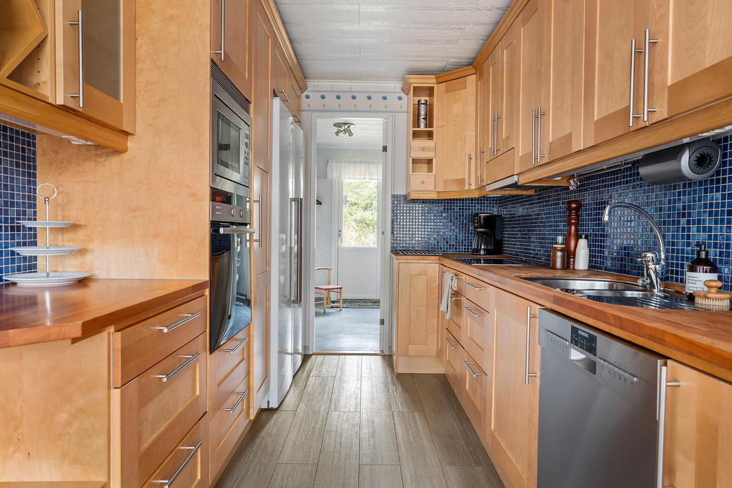 Köket erbjuder gott om förvaring