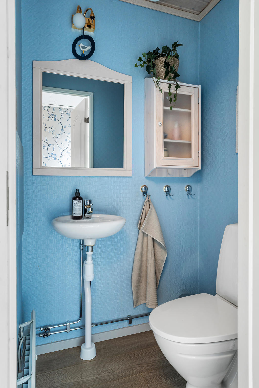 Gästtoalett vid entrén