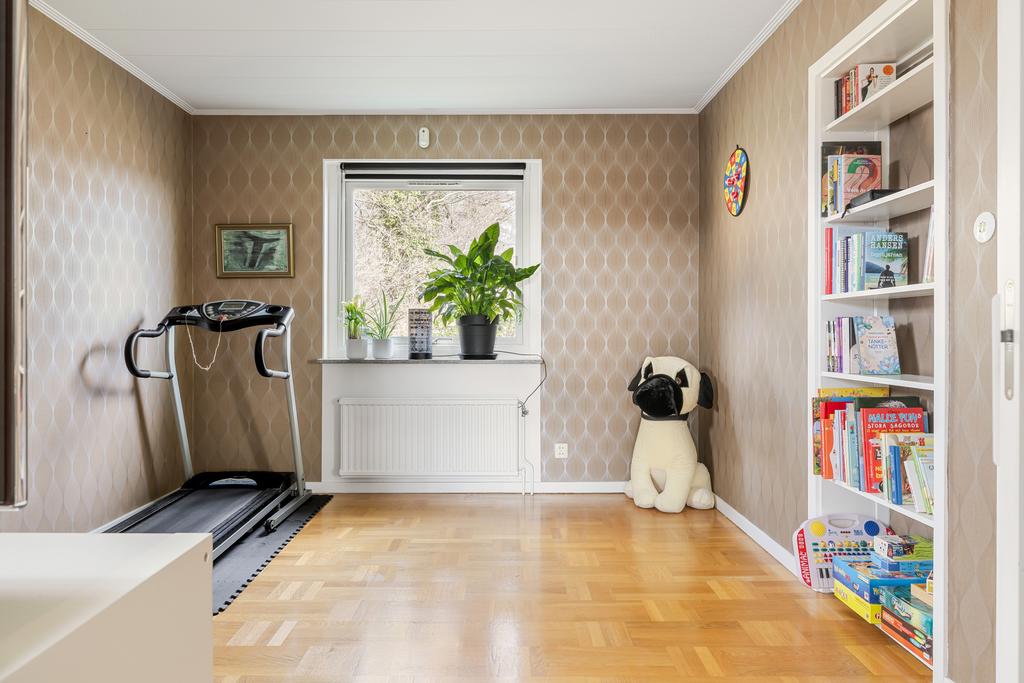 Rum med bra ljusinsläpp från två håll.